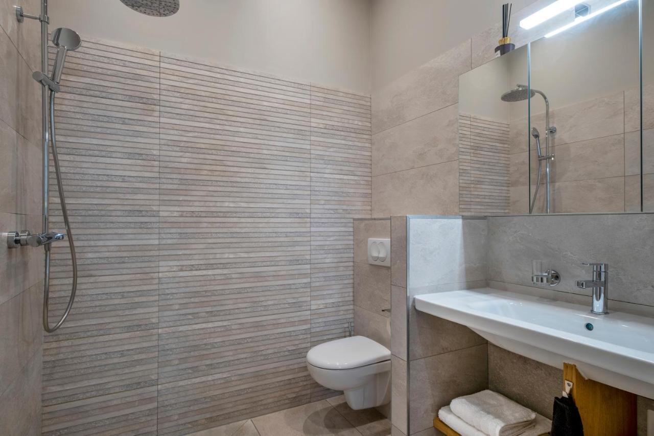 لا روشيل Escale Rochelaise B&B, Spa Bain Nordique Et Sauna Tonneau المظهر الخارجي الصورة